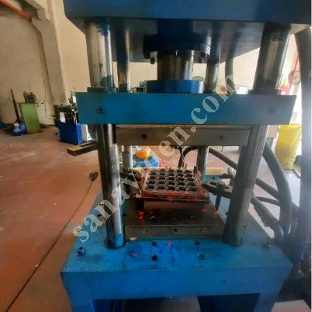 60 TONLUK KAUÇUK PRESİ REVİZYONLU SIKINTISIZ TERTEMİZ MAKİNA, Metal